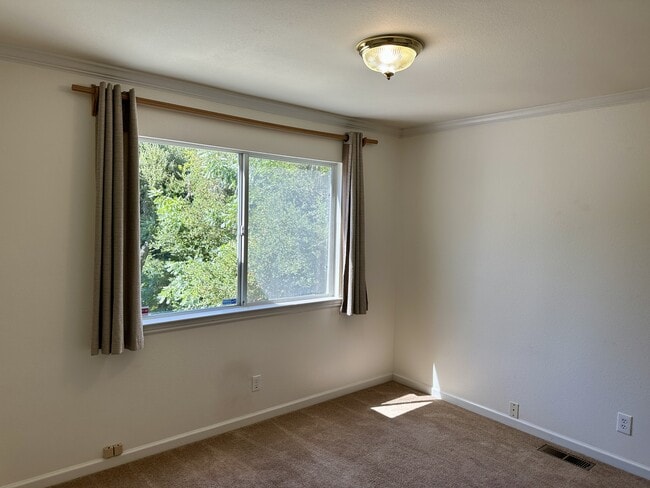 Building Photo - 25060 Soquel San Jose Rd