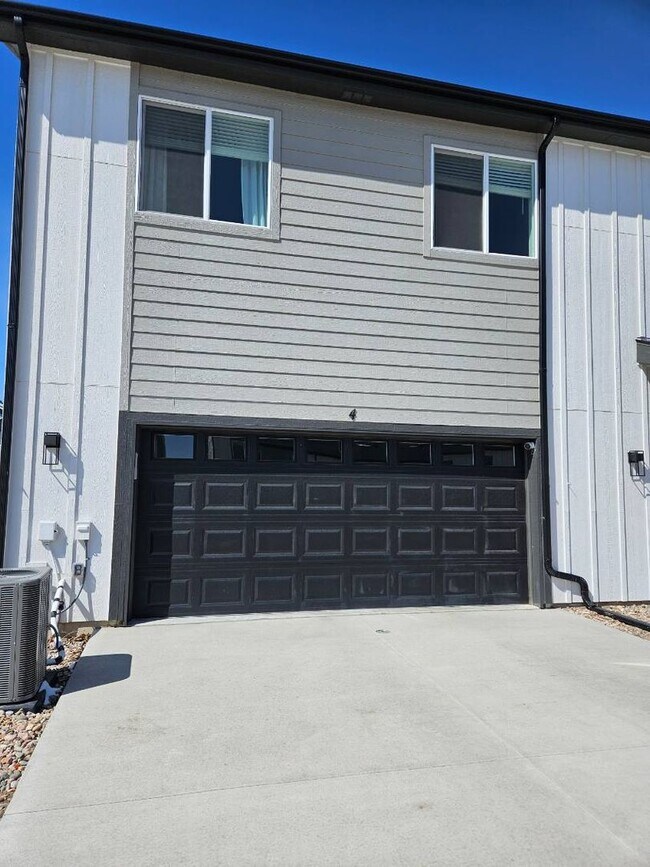 Building Photo - Beautiful 3 bedroom Condo