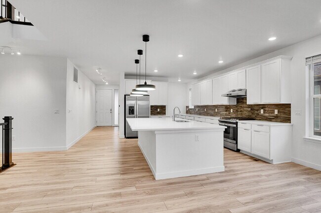 Building Photo - $3,650.00 - 4 Beds 3 Baths Single Family H...