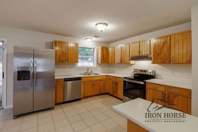 Building Photo - 335 Oak Meadows Dr