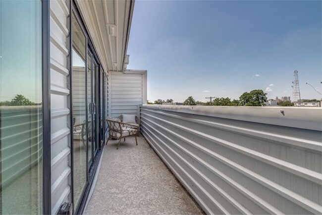 Building Photo - 4701 San Jacinto St