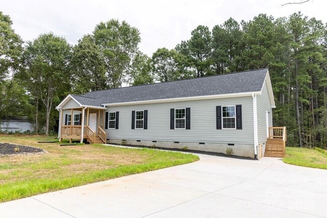 Building Photo - 2070 Travis Rd