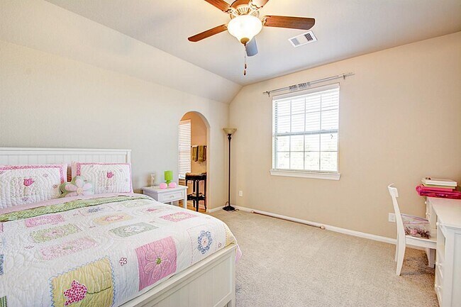 Building Photo - 10 Cayuga Pond Ct