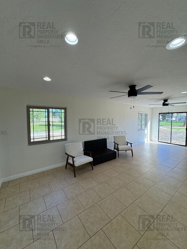 Building Photo - 7BR Single-Story Retreat on 2.7+ Acres – Spacious, Sun-Filled Living in Prime Temecula