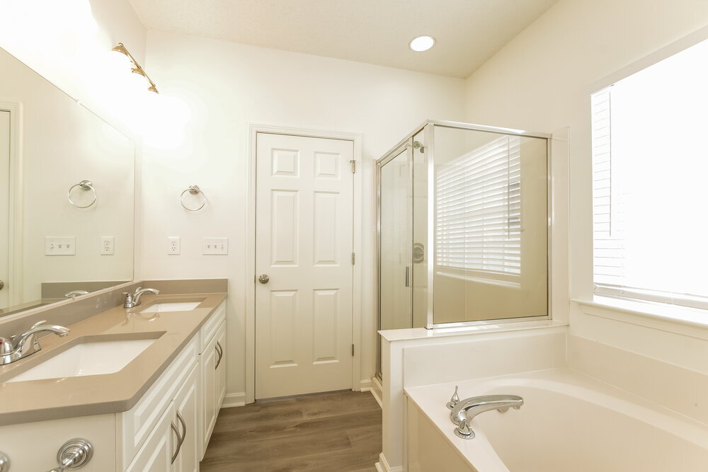 Building Photo - 4020 River Falls Dr