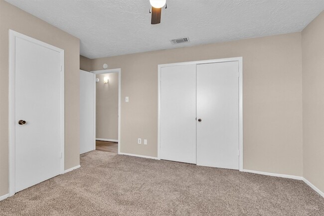 Building Photo - 4627 Hickorygate Dr