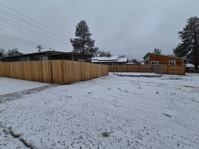 Building Photo - 3BR/1BA - Fenced - RV Parking - Solar