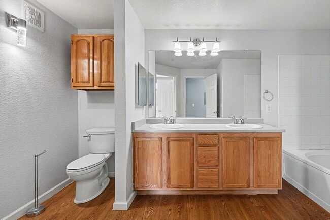 Building Photo - Charming Englewood Condo | 2 Bedrooms, Covered Parking & Community Pool