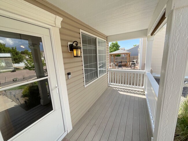 Building Photo - 4 Bedroom Home Available Near N Powers Bl ...