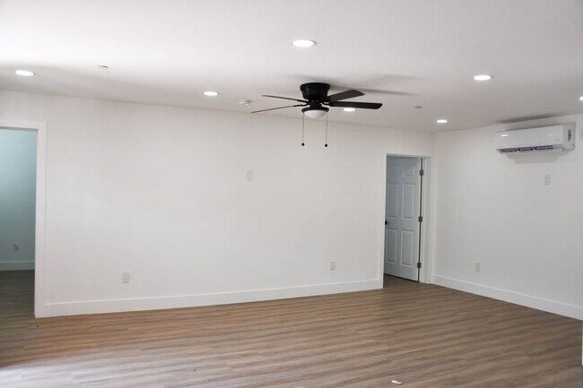 Building Photo - 160-162 South Citrus