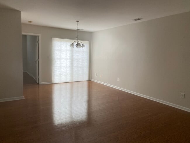 Building Photo - 1040 Bridgeport Way