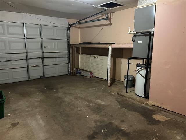 Building Photo - 517 N Holiday Dr