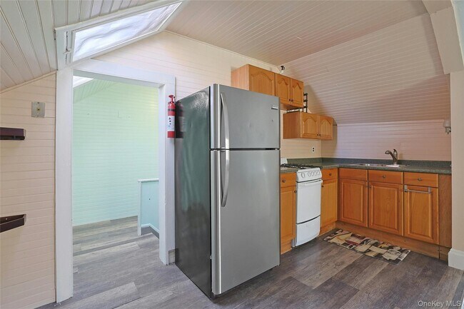 Building Photo - 105 S Broadway