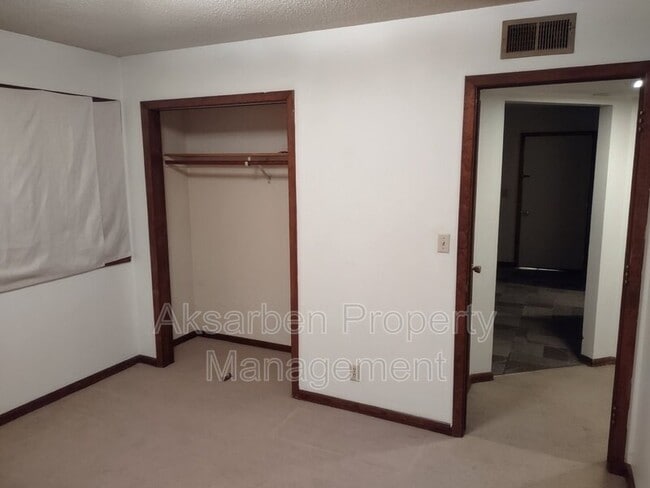 Building Photo - 311 E Spruce St