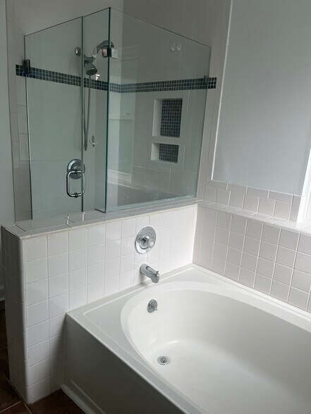 Building Photo - 3412 Armitage Dr