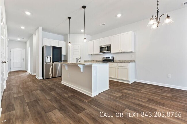 Building Photo - 2103 Victory Wy