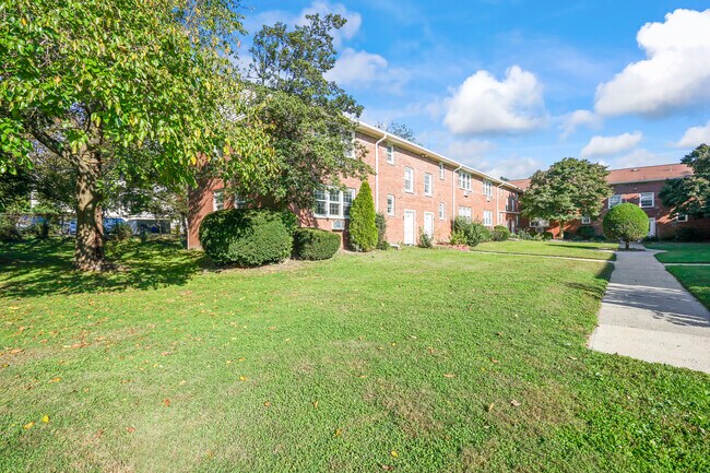 Building Photo - 364 Westwood Ave