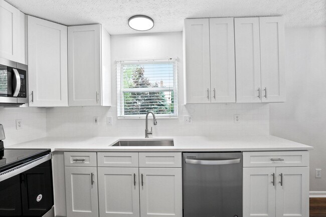 Building Photo - 5998 Blaverly Dr