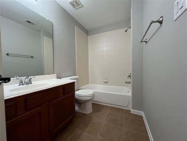 Building Photo - 146 Black Swan Pl