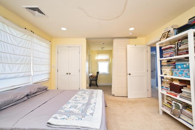 Building Photo - 73 Bayside Ave