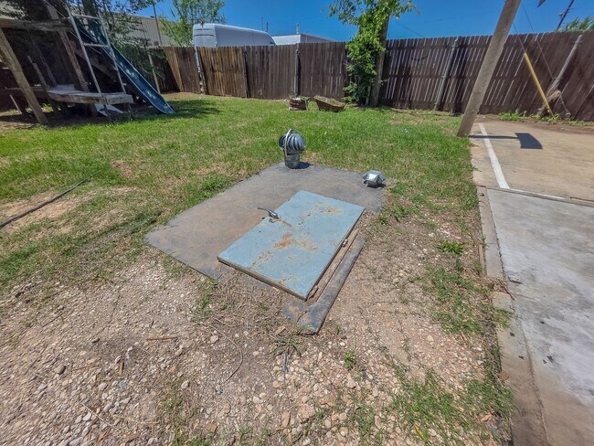Building Photo - Charming 3-Bed, 2.5-Bath Home in Bethany w...