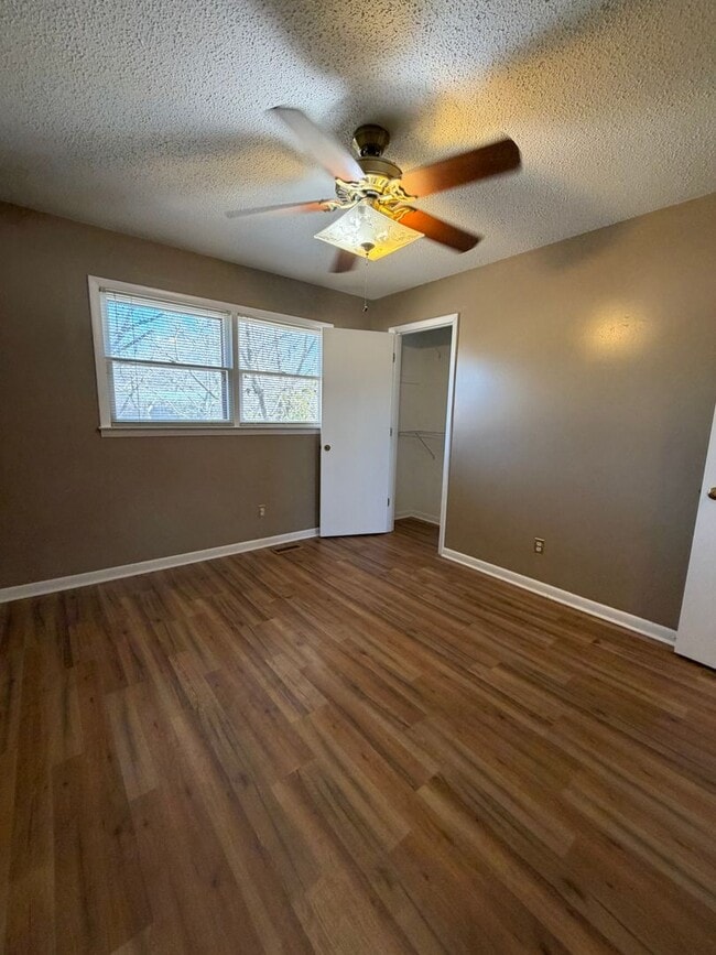 Building Photo - 1,640 Sq Ft | 4 Bed | 2 Bath