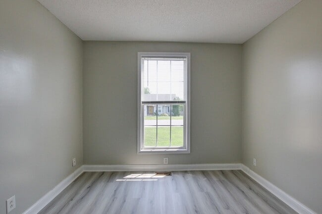 Building Photo - 3660 S Naples Ct