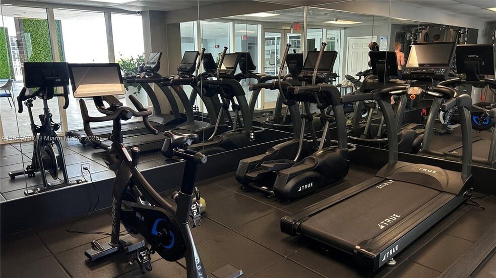 Building Photo - 170 SE 14th St