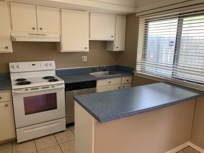 Building Photo - UNDER REPAIR