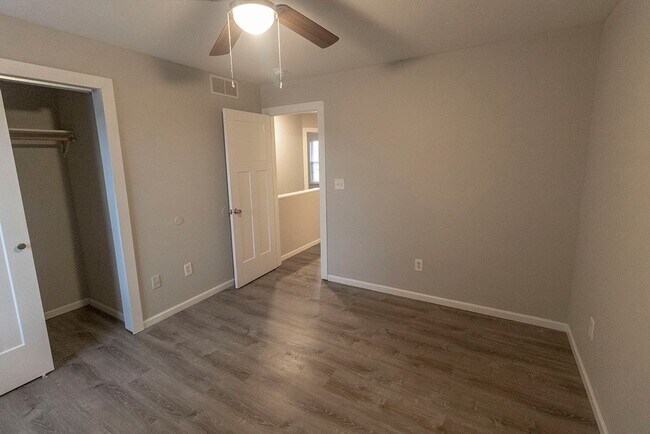 Building Photo - 5301-5303-5303 Currituck Ln