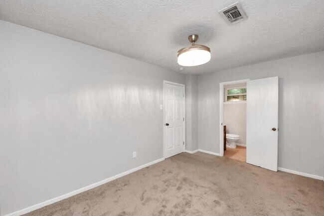 Building Photo - 12610 Chiswick Rd