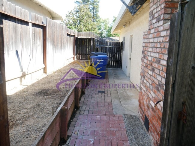 Building Photo - 6319 St James Dr