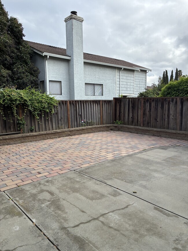 Building Photo - 706 Ridgeview Terrace