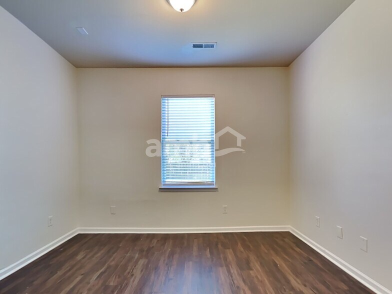 Building Photo - 1806 Hockley Blvd