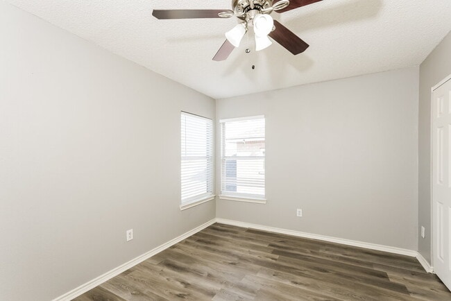 Building Photo - 320 Capricorn St