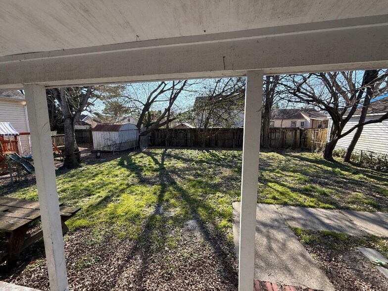 shade in yard - 1533 McNeal Ave