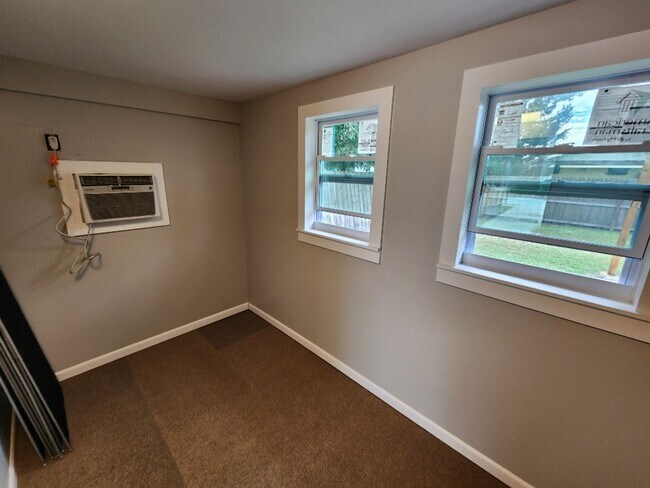 Building Photo - Lovely 3 Bedroom 1 Bath Home