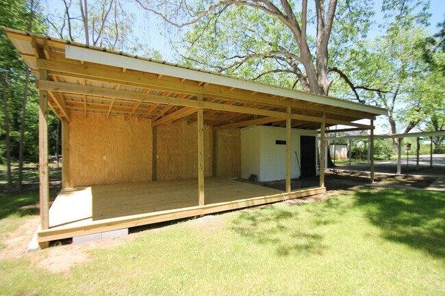 Building Photo - Exclusively Offered By Muse Realty Rentals, LLC