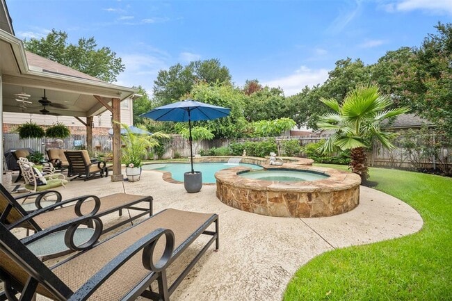 Primary Photo - 1215 Boerne Dr