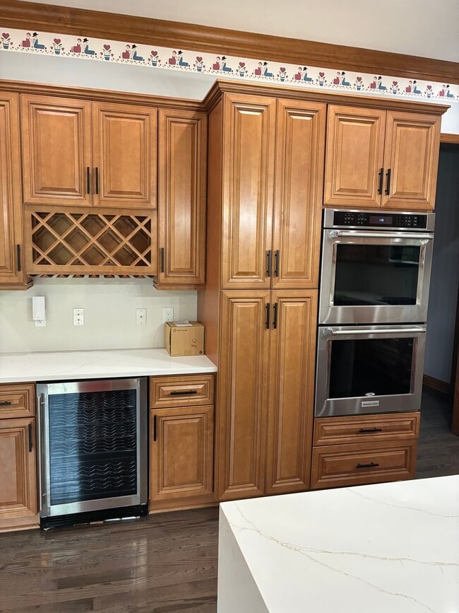 Building Photo - Magnificent 5-Bedroom Private Estate in Bu...