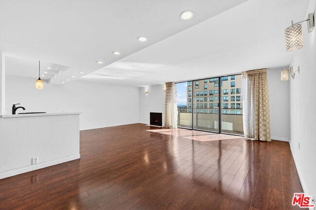 Building Photo - 10535 Wilshire Blvd