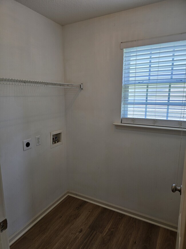 Building Photo - 507 Chastine Dr