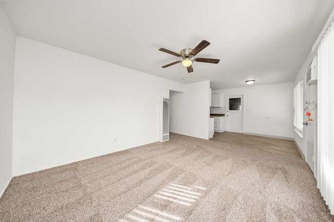 Building Photo - 5733 San Vincente Way