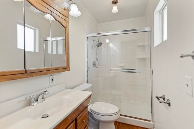 Building Photo - Charming 3-Bedroom Home on Corner Lot in E...