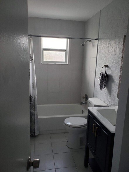 Building Photo - 516 NW 53rd St