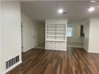 Building Photo - 228 E Greenfield Dr