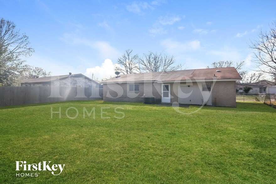 Building Photo - 1546 Willowbrook St