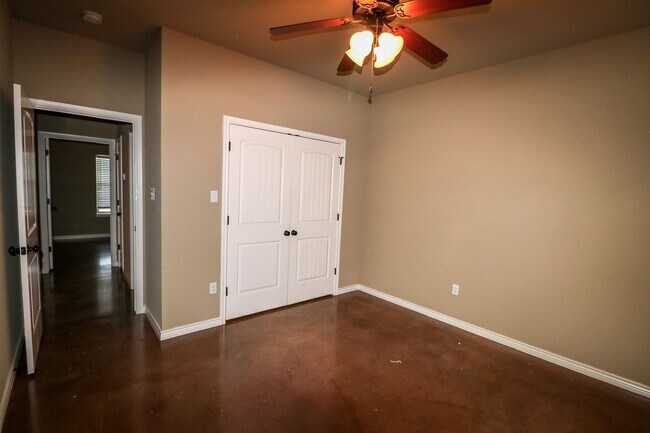 Building Photo - 3017 Stallion Dr