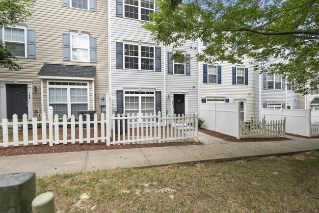 Primary Photo - 3011 Barrymore St