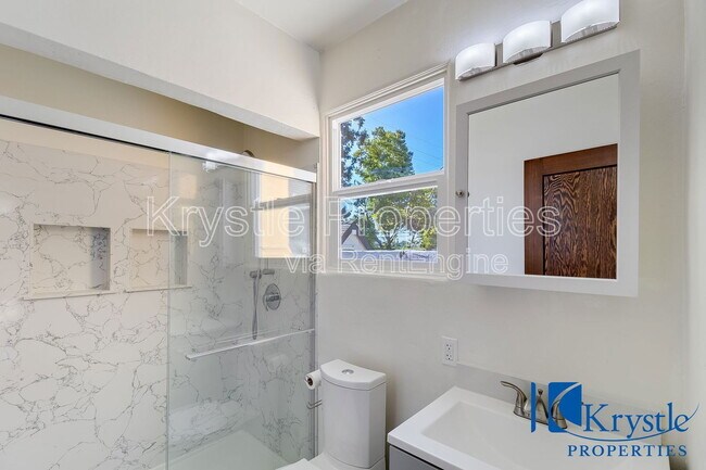 Building Photo - 1616 Fern Pl